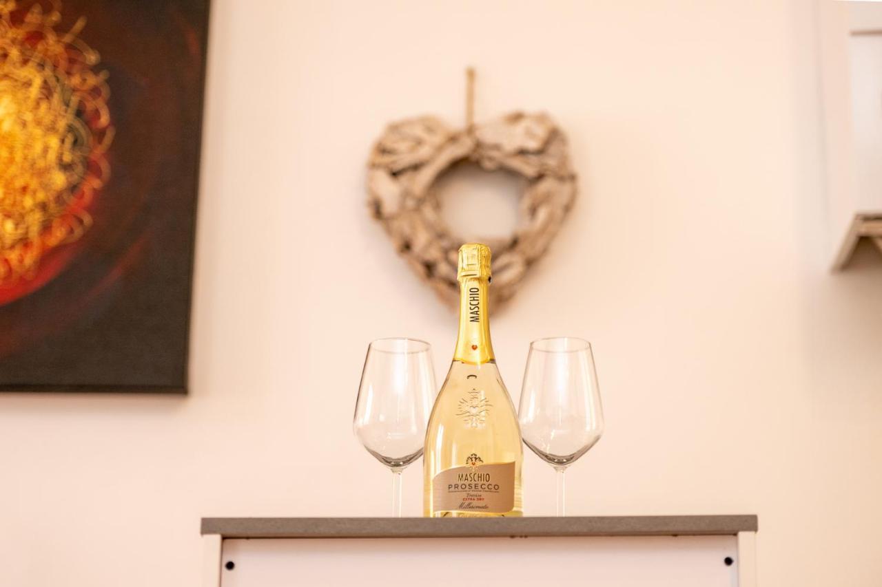 Portatorre Suite, A Charming Apartment In The Heart Of Como, Free Private Parking, Air Conditioning & More! Extérieur photo